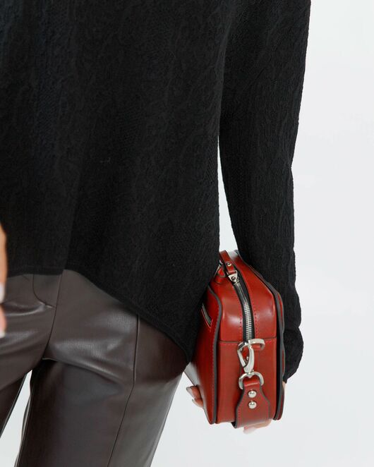 Джемпер из шерсти мериноса тонкой вязки черный фактурный от byME 