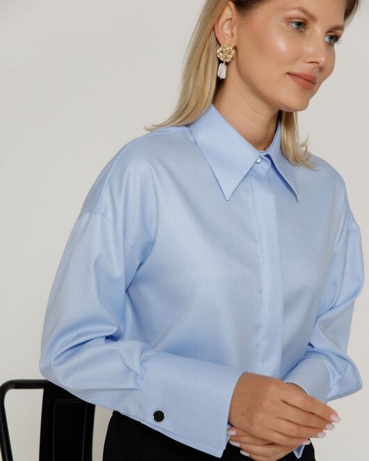 Женская рубашка с высоким манжетом голубая - 8500N от ByME 