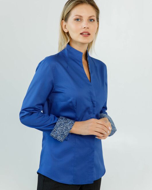Женская рубашка под пуговицы воротник стойка синяя с отделкой - 8615 от byME 
