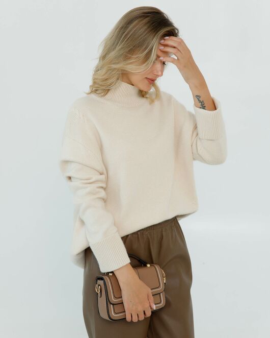 Свитер из шерсти с ангорой в молочном цвете от byME 