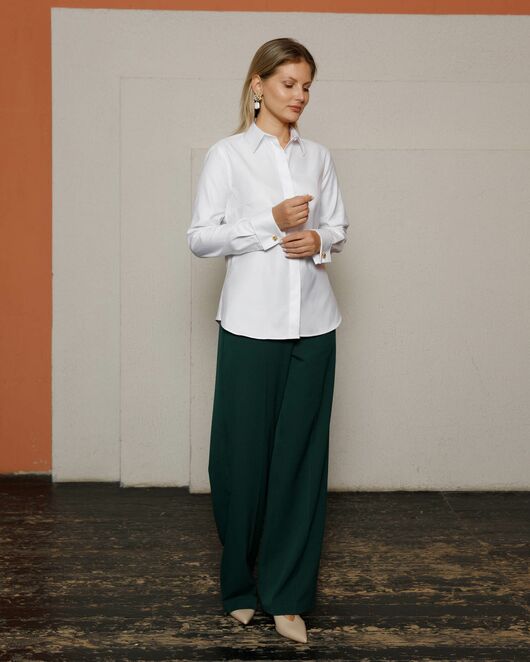 Женская рубашка под запонку полуприталенная белая из фактурной ткани - 8487 от ByME 