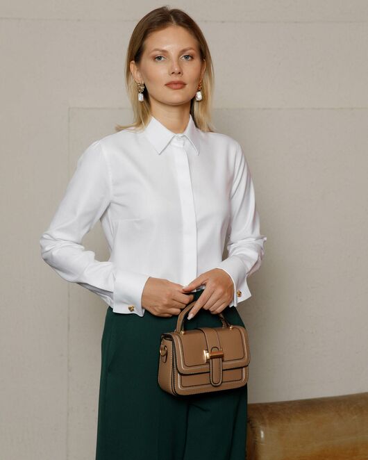 Женская рубашка под запонку полуприталенная белая из фактурной ткани - 8487 от ByME 