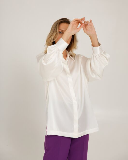 Женская блуза в прямом силуэте белая шелковая - 8521 от byME 