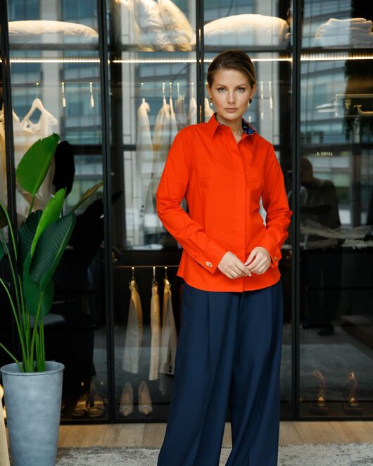 Женская рубашка в приталенном силуэте с отделкой протеи под запонки 8682 от byME 