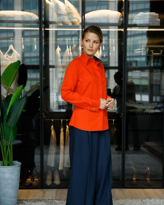 Женская рубашка в приталенном силуэте с отделкой протеи под запонки 8682 от byME 