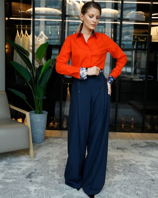 Женская рубашка в приталенном силуэте с отделкой протеи под запонки 8682 от byME 