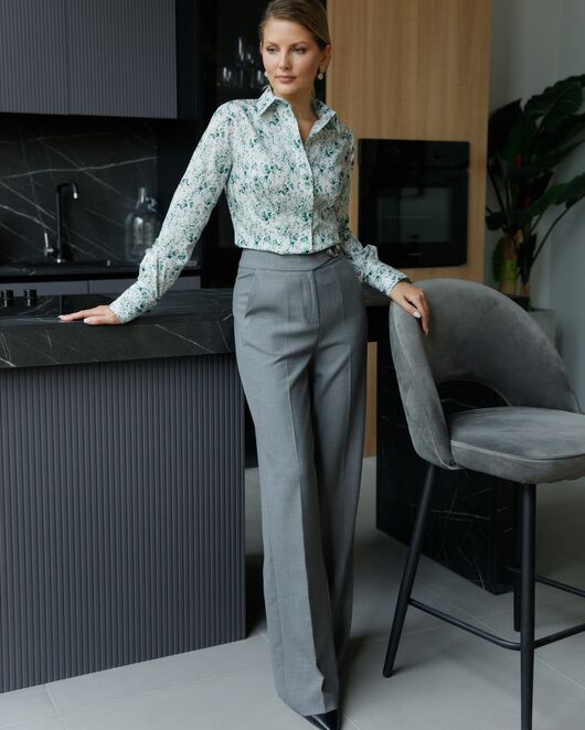 Женская рубашка-8687 в полуприталенном силуэте принт цветы под пуговицы от byME 