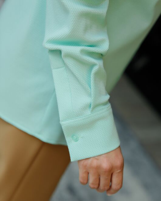 Рубашка в прямом силуэте в мятном цвете фактурной ткани 8697 от ByME 