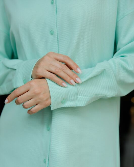 Рубашка в прямом силуэте в мятном цвете фактурной ткани 8697 от ByME 