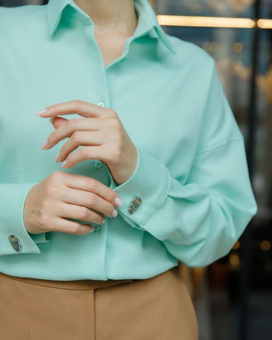 Рубашка в прямом силуэте в мятном цвете фактурной ткани 8697 от ByME 