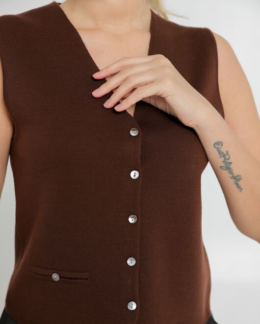 Жилет женский из шерсти мериноса тонкой вязки коричневый от byME 