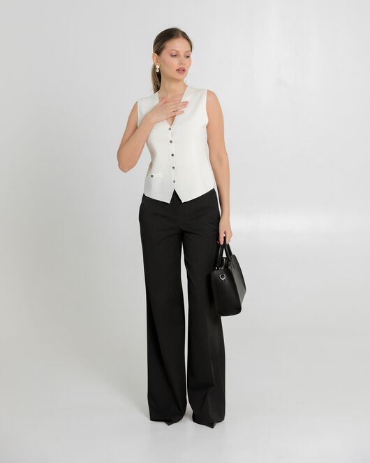 Жилет женский из шерсти мериноса тонкой вязки белый от byME  Жилет женский из шерсти мериноса тонкой вязки белый от byME