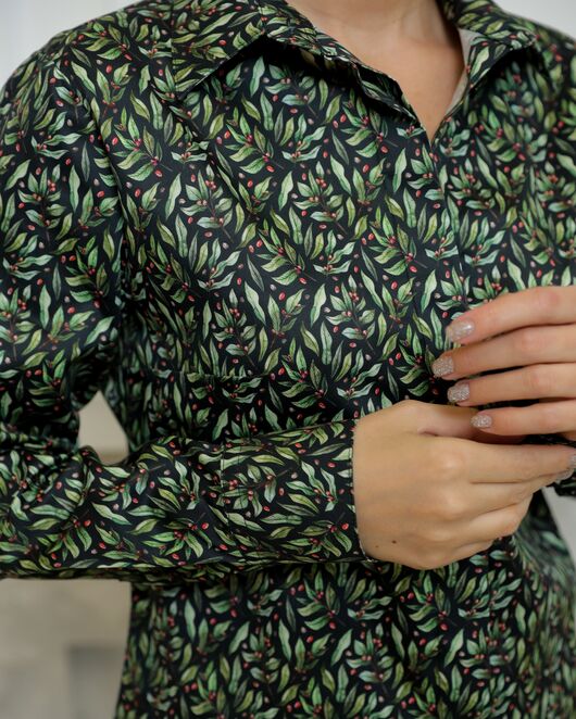 Женская рубашка из хлопка с принтом кофейные зерна с листочками - 8720 от byME 