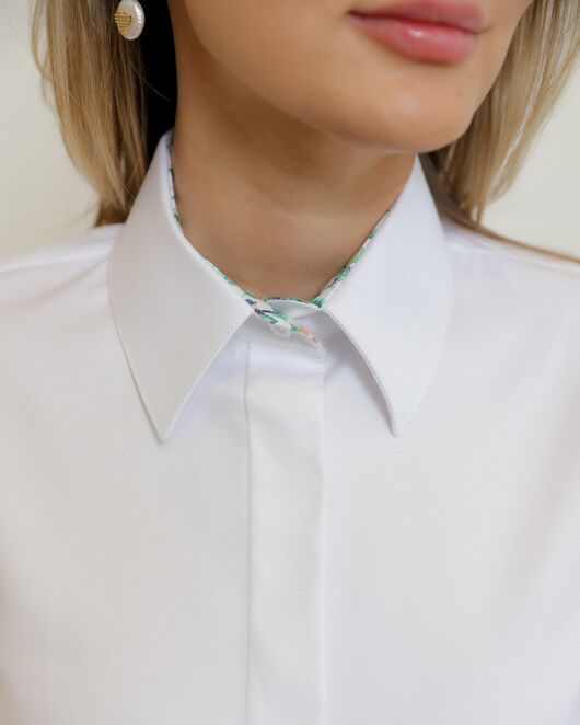 Женская рубашка из хлопка белая под запонки с отделкой птички в цветах - 8723 от byME 