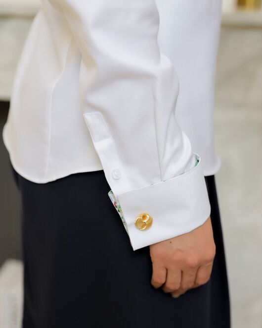 Женская рубашка из хлопка белая под запонки с отделкой птички в цветах - 8723 от byME 