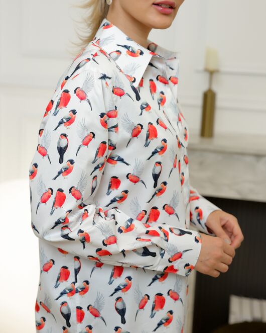 Женская рубашка из хлопка с принтом снегири с универсальной манжетой  - 8730 от byME 