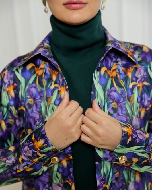 Женская рубашка из хлопка с принтом ирисы с универсальной манжетой - 8731 от byME 