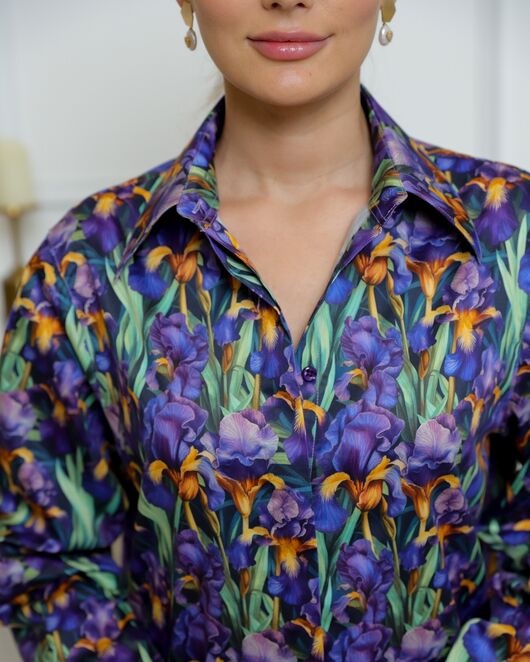 Женская рубашка из хлопка с принтом ирисы с универсальной манжетой - 8731 от byME 