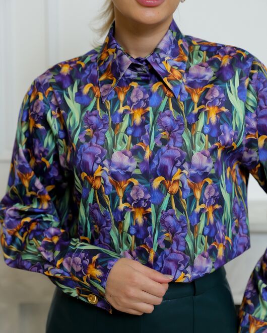 Женская рубашка из хлопка с принтом ирисы с универсальной манжетой - 8731 от byME 