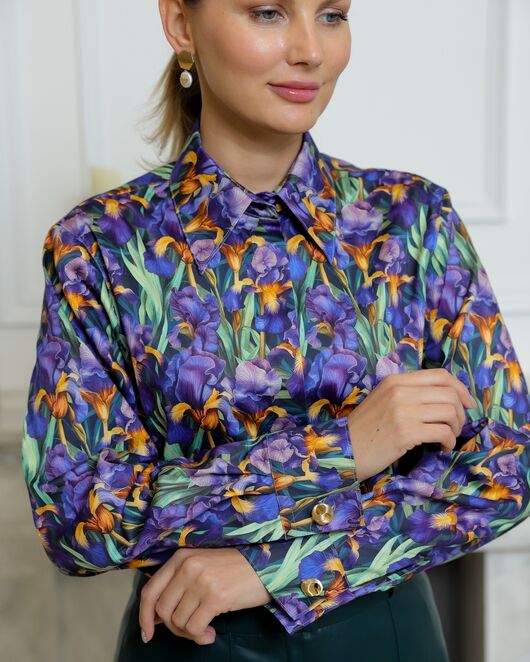 Женская рубашка из хлопка с принтом ирисы с универсальной манжетой - 8731 от byME 