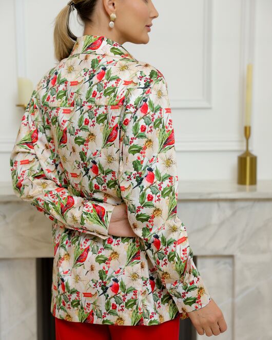 Женская рубашка из хлопка с универсальной манжетой и принтом снегири в цветах - 8734 от byME 