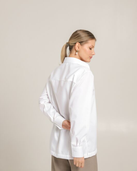 Женская рубашка из хлопка с универсальной манжетой белая - 8745 от  