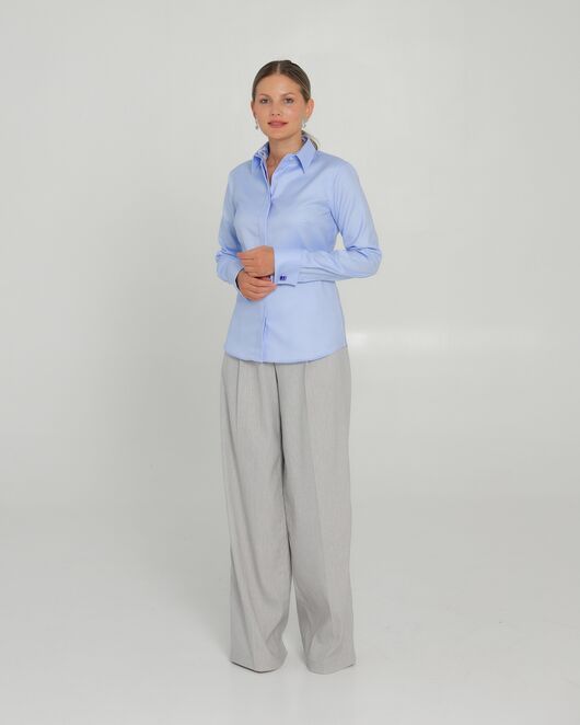 Женская рубашка из хлопка под запонки голубая с отделкой синие листочки-8762 от byME 