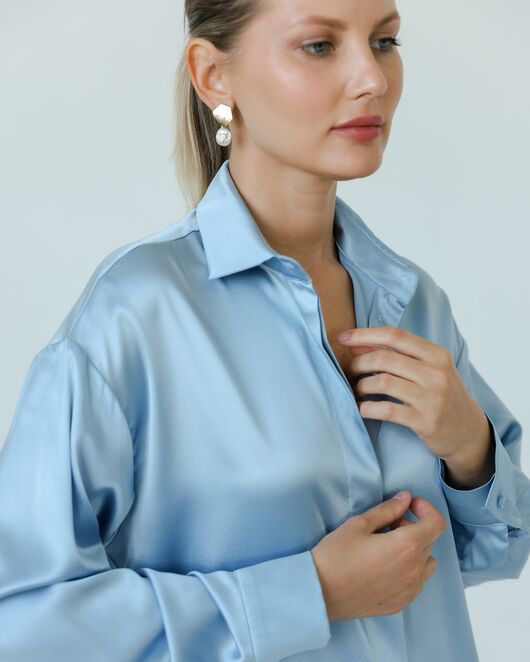 Женская рубашка из шелка голубая-8770 от  