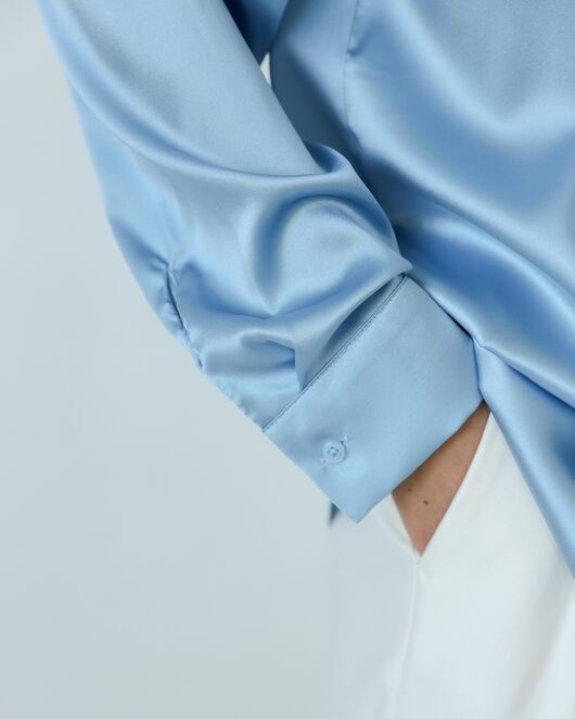 Женская рубашка из шелка голубая-8770 от  