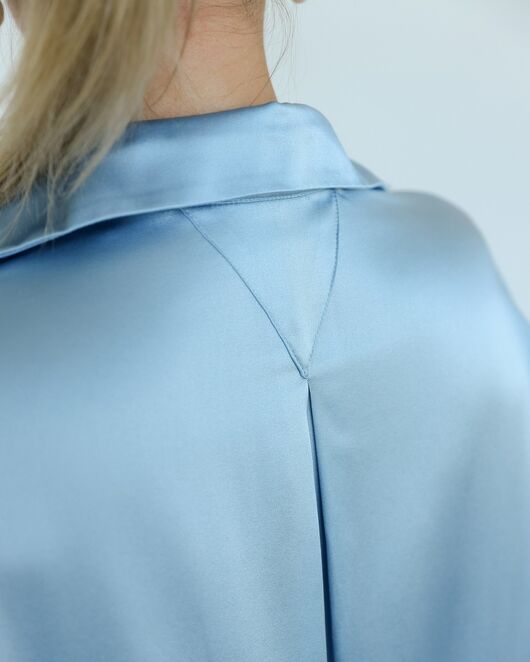 Женская рубашка из шелка голубая-8770 от  