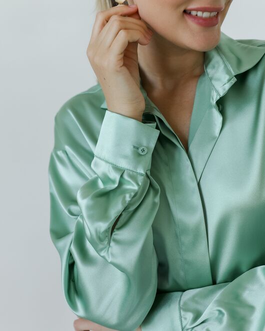 Женская рубашка из шелка зеленая 8772 от  