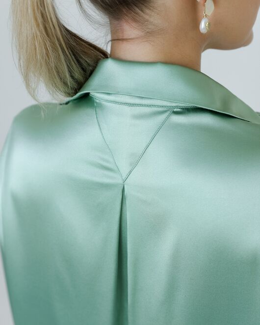 Женская рубашка из шелка зеленая 8772 от  