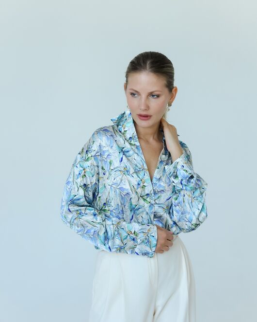 Женская рубашка из шелка с принтом цветы в сиреневых оттенках-8775 от byME 