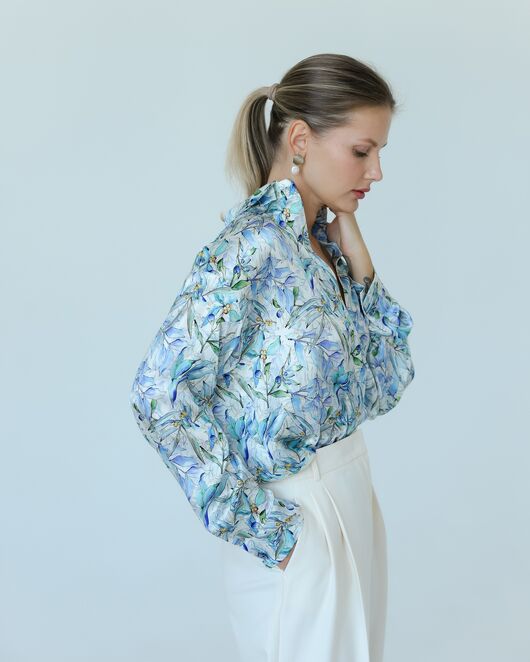 Женская рубашка из шелка с принтом цветы в сиреневых оттенках-8775 от byME 