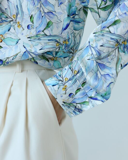 Женская рубашка из шелка с принтом цветы в сиреневых оттенках-8775 от byME 