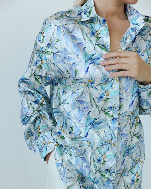 Женская рубашка из шелка с принтом цветы в сиреневых оттенках-8775 от byME 