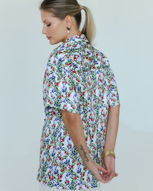 Женская рубашка на запах из хлопка с принтом голубика-8795 от byME 