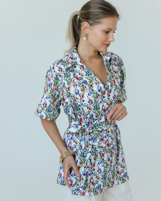 Женская рубашка на запах из хлопка с принтом голубика-8795 от byME 