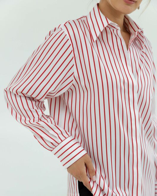 Женская рубашка с универсальным манжетом белая в красную полоску - 8422 от byME  Женская рубашка с универсальным манжетом белая в красную полоску - 8422 от byME