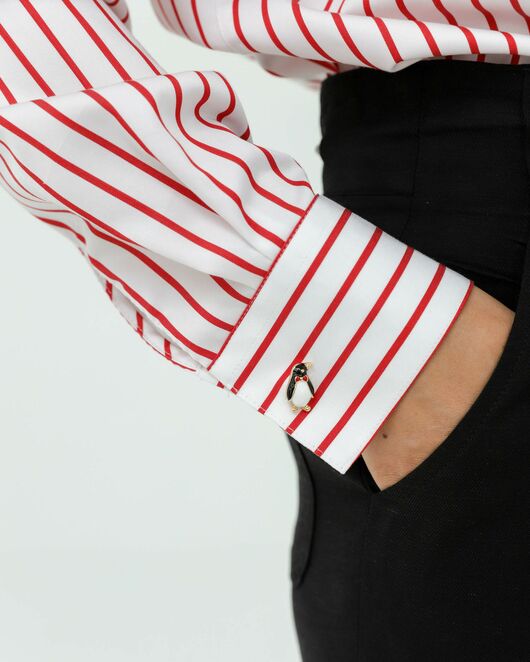 Женская рубашка с универсальным манжетом белая в красную полоску - 8422 от byME  Женская рубашка с универсальным манжетом белая в красную полоску - 8422 от byME