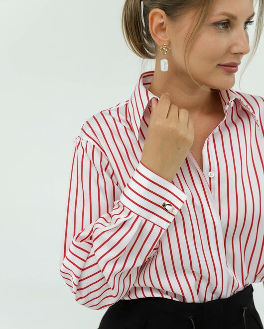Женская рубашка с универсальным манжетом белая в красную полоску - 8422 от byME  Женская рубашка с универсальным манжетом белая в красную полоску - 8422 от byME