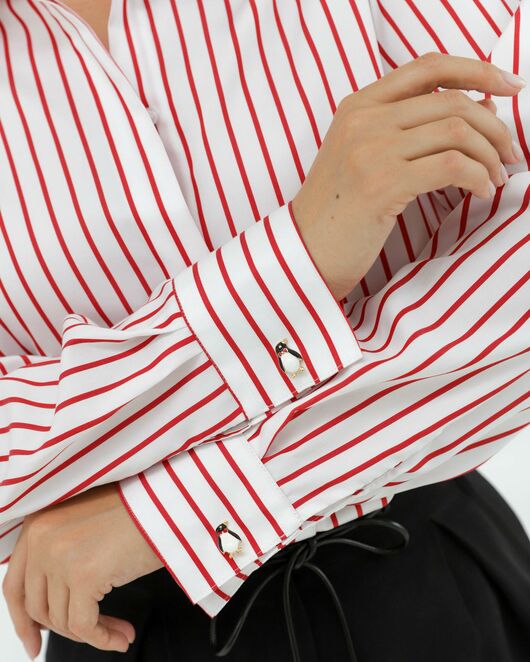 Женская рубашка с универсальным манжетом белая в красную полоску - 8422 от byME  Женская рубашка с универсальным манжетом белая в красную полоску - 8422 от byME