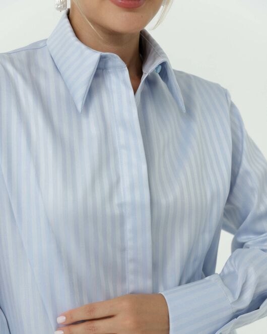 Женская рубашка голубая  из фактурного хлопка 8818 от byME  Женская рубашка голубая  из фактурного хлопка 8818 от byME