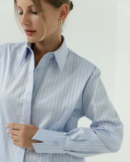 Женская рубашка голубая  из фактурного хлопка 8818 от byME  Женская рубашка голубая  из фактурного хлопка 8818 от byME