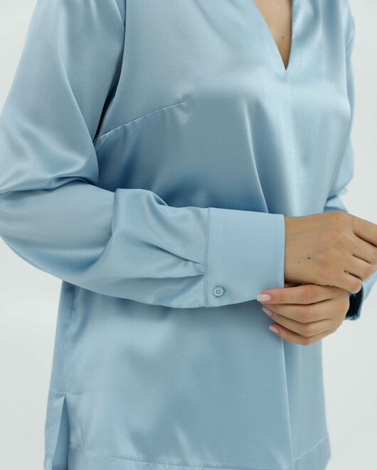 Женская рубашка из шёлка в голубом  цвете 8823 от byME 