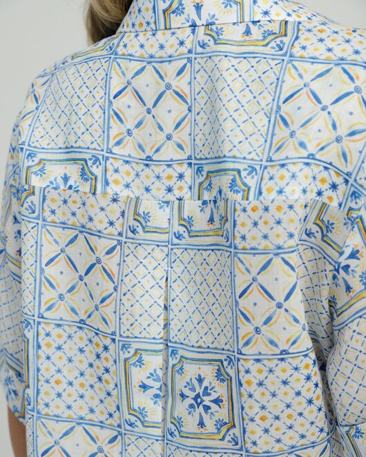 Женская рубашка на запах из крапивы принт испанская плитка 8847 от byME 