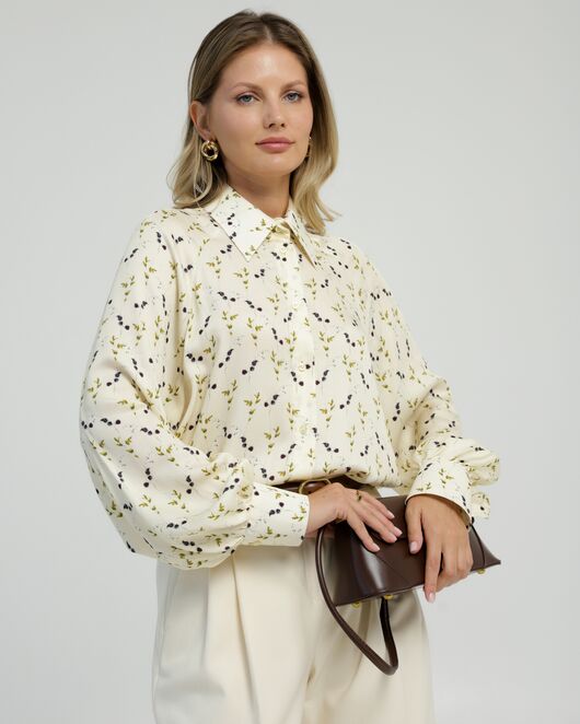 Женская рубашка в прямом силуэте с пышным рукавом принт ежевика 8849 от byME  Женская рубашка в прямом силуэте с пышным рукавом принт ежевика 8849 от byME