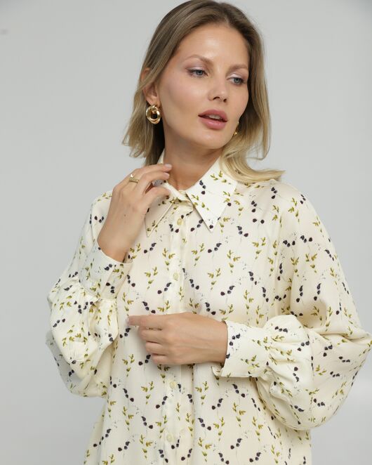 Женская рубашка в прямом силуэте с пышным рукавом принт ежевика 8849 от byME  Женская рубашка в прямом силуэте с пышным рукавом принт ежевика 8849 от byME