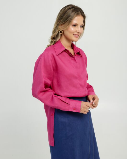 Женская рубашка с пуговицами по бокам изо льна ягодного цвета 8854 от byME 