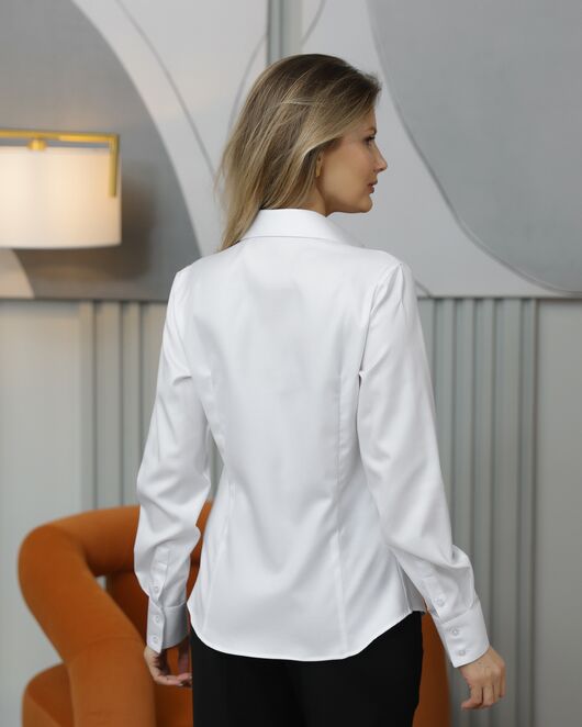 Рубашка хлопковая белая с манжетой под пуговицы 8874 от byME 